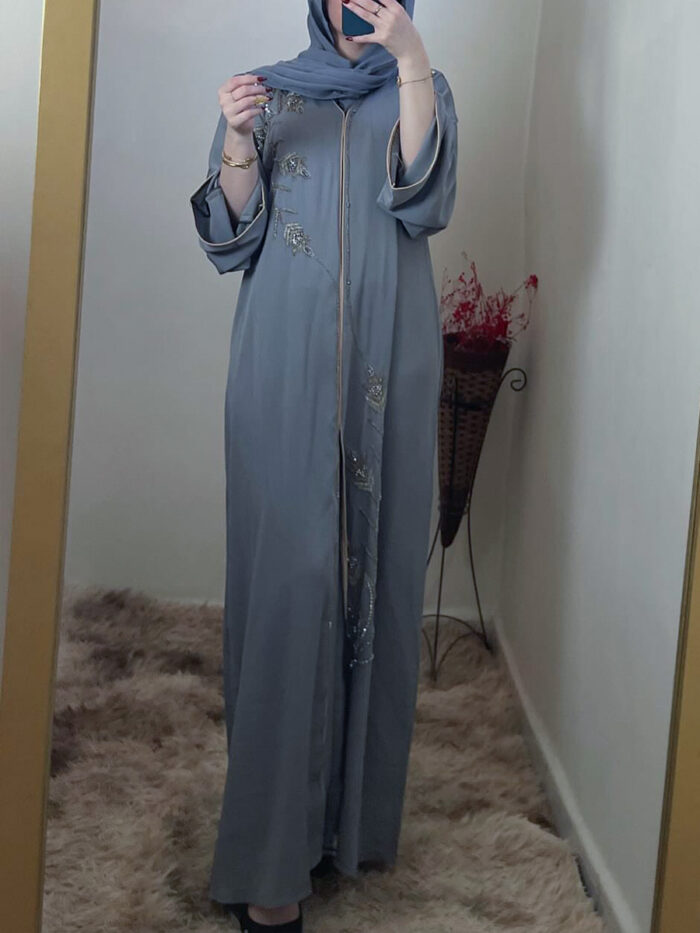 Abaya Perlée de Dubaï en Bleu Clair - Confort et Raffinement