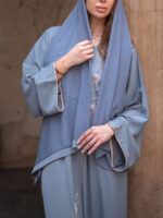 Abaya Perlée de Dubaï en Bleu Clair - Confort et Raffinement