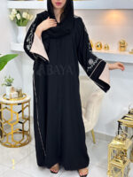 Abaya Dubai Noire Chic en Tissu Nida – Manches Perlées et Coupe Fluide