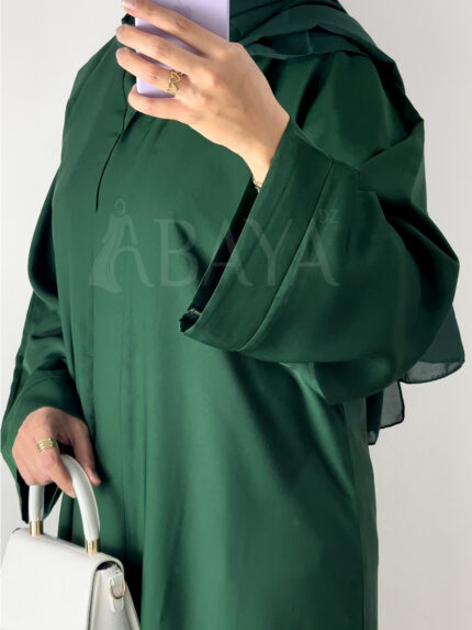 Abaya Verte en Nidah Soyeux – Simple et Confort