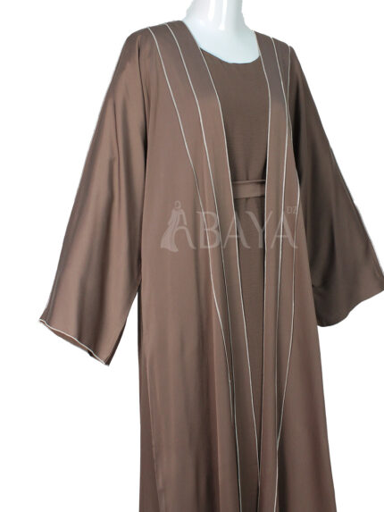 Abaya Ensemble avec Robe en Marron : simplicité et élégance