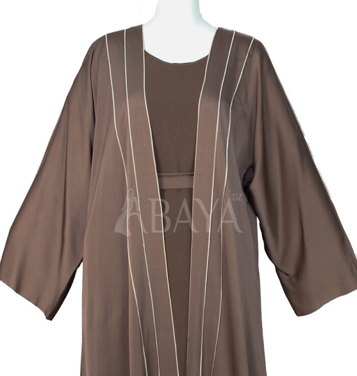 Abaya Ensemble avec Robe en Marron : simplicité et élégance