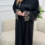 Abaya Dubai noire en Nidah : élégance et raffinement